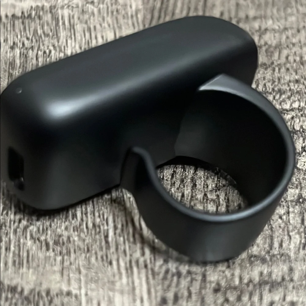 Black Wireless Earbud Ring